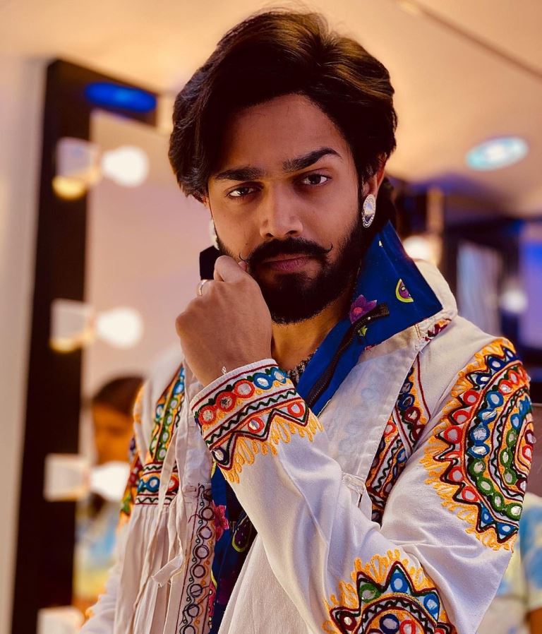 Bhuvan Bam Girlfriend, gf net worth, Age(2021), Family, Biography & More
