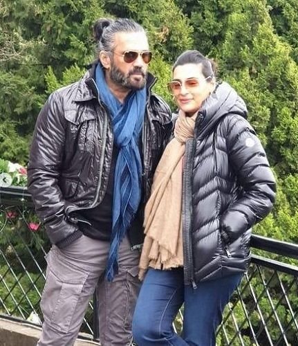 Mana Shetty and sunil shetty