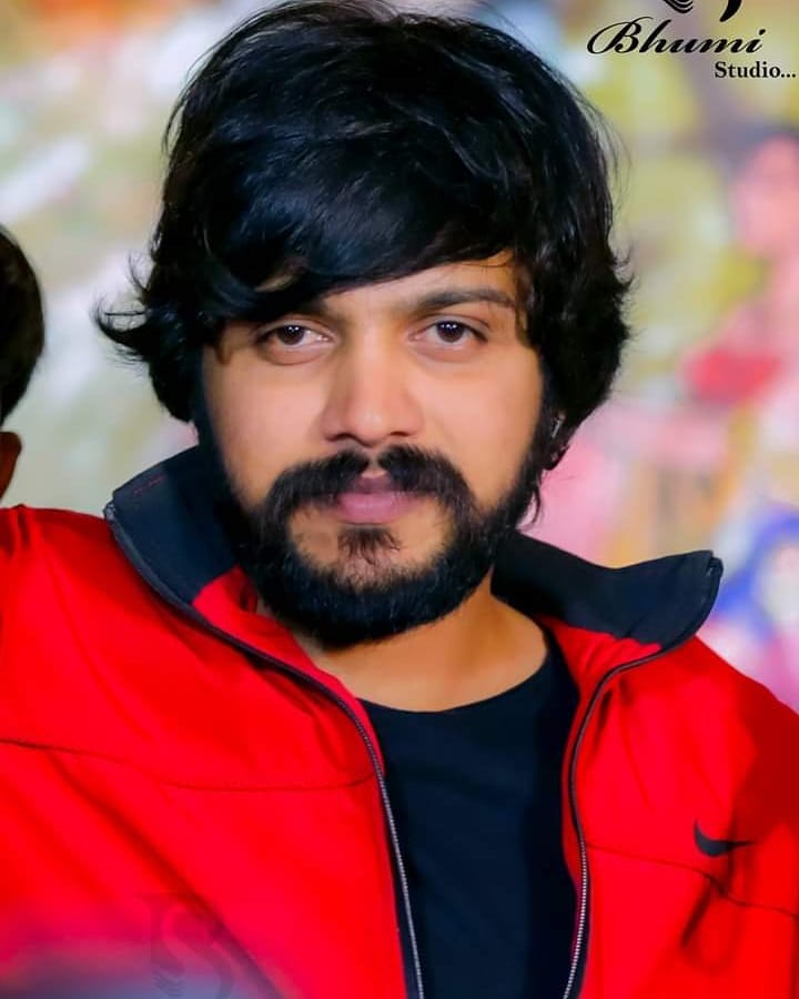 Yuvraj Suvada wife, photo, age, biography, birthday date, family, wikipedia