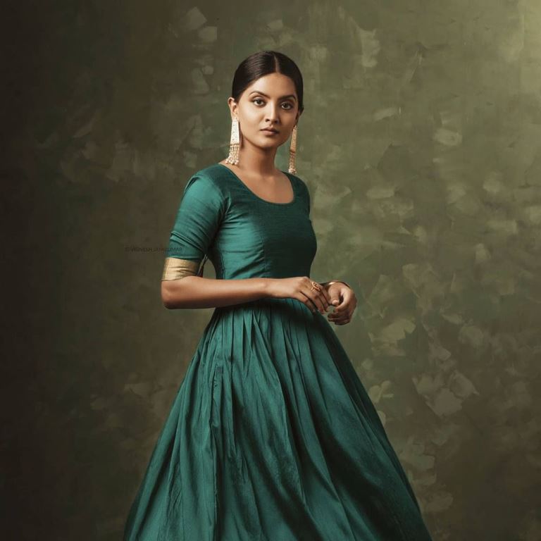 Nivedhithaa Sathishs