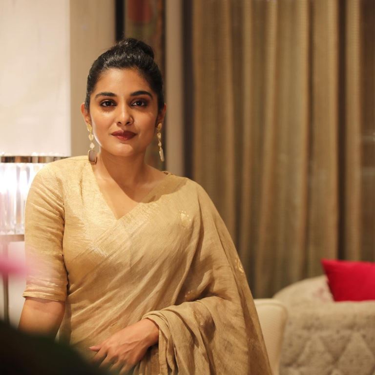 Nivetha Thomas pics hd