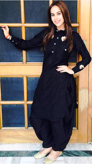 Sunanda Sharma instagram