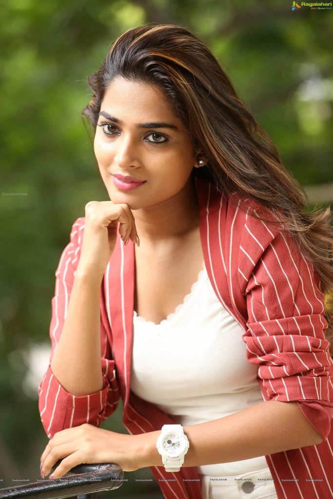 Anagha Maruthora Photos, Movies, Wiki, Biography, Age, Family, Images