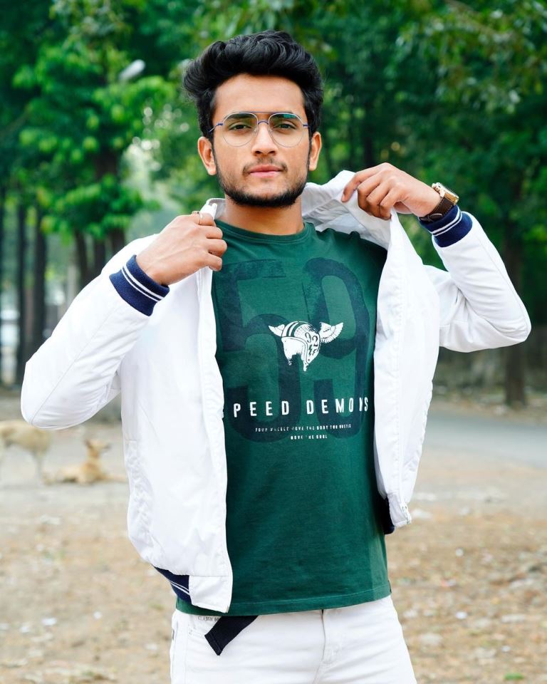 Dhaval Domadiya Wife, Wiki, Actress Name, Birthday, Family, Photos, Income ,Village, Biography