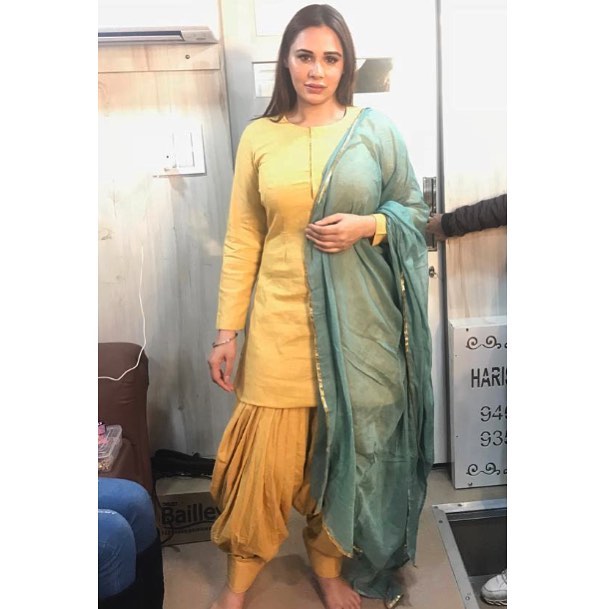 Mandy Takhar 