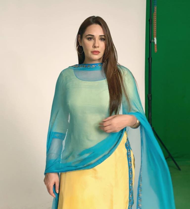 Mandy Takhar 