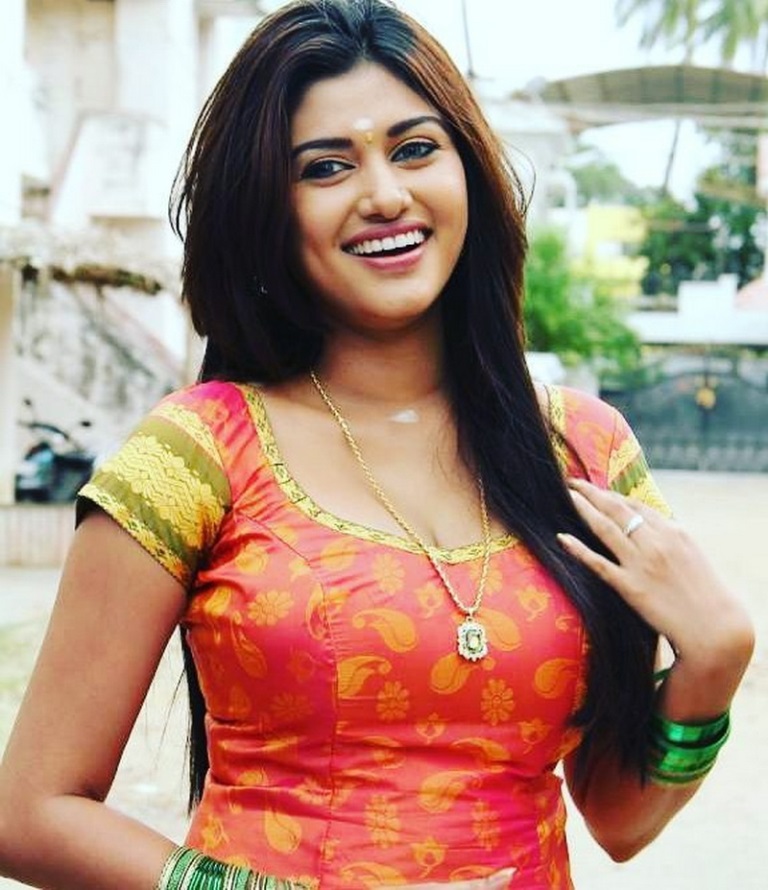 Oviya Height, Age, Boyfriend, Biography, Family, Husband, Photos, Wallpapers,   Net worth,