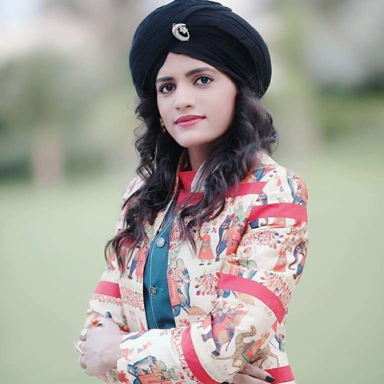 Rajal Barot Father, Sister, Birthday Date, Contect Number, Family, Photos, Profile,  Biography