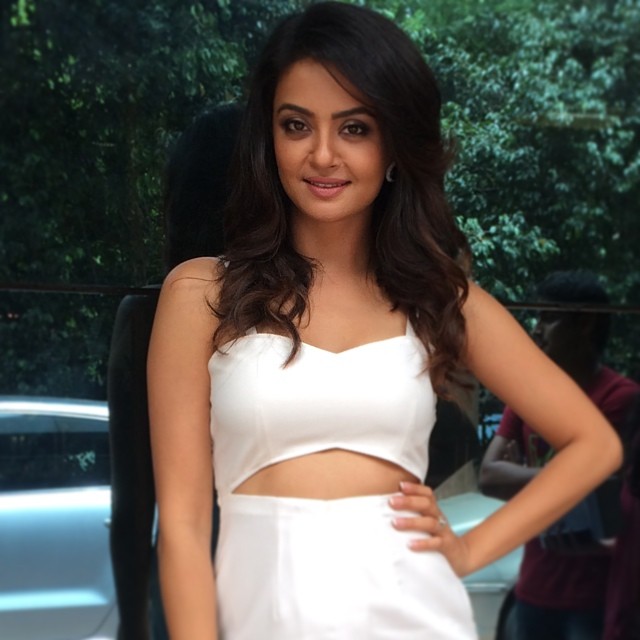 Surveen Chawla 