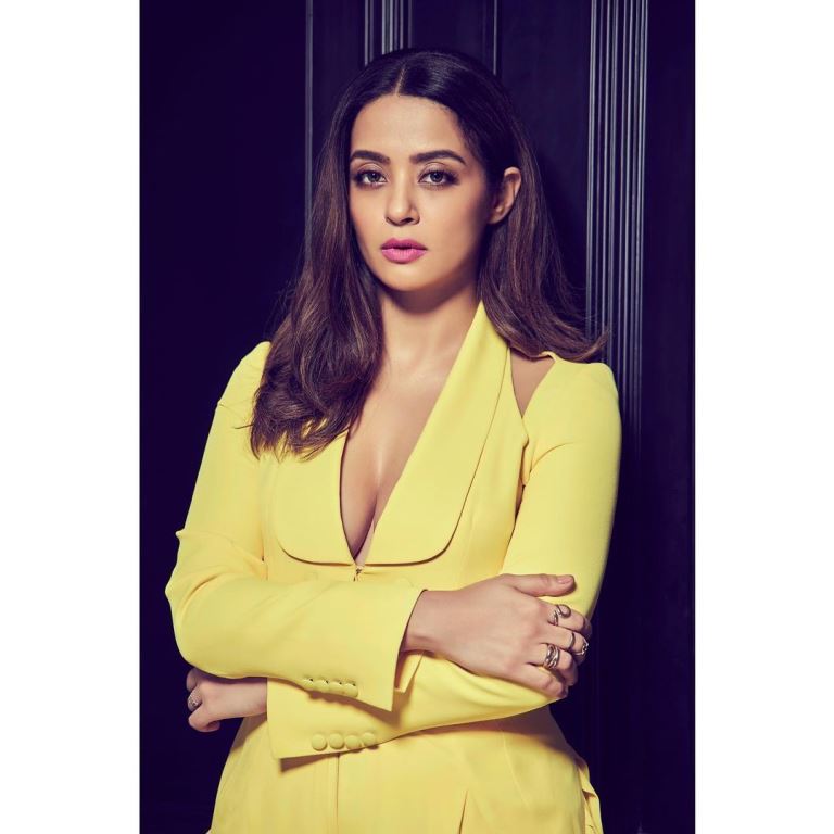 Surveen Chawla 