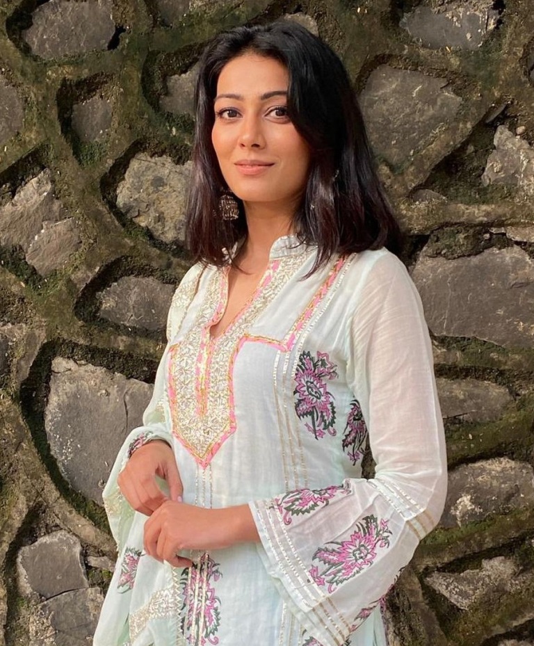 Charu Mehra Husband, Height, Weight, Age, Boyfriend, Family, Photos, Date Of Birth,  Biography