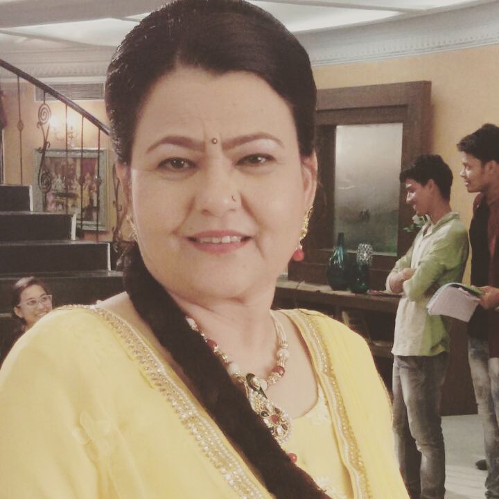 Zarina Roshan Khan