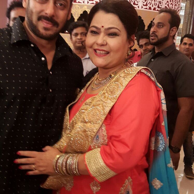 Zarina Roshan Khan