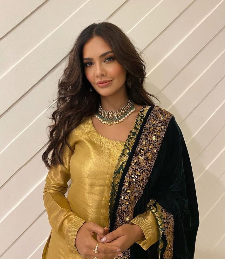 Esha Gupta Age 2021, Height, Birthday, Husband, Boyfriend, Father, Mother, Family, Photos, Biography