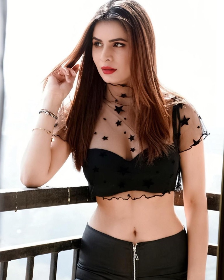 Isha Anaand Sharma Height, Husband, Age, Birthday, Family, Photos, Net Worth, wiki, Biography