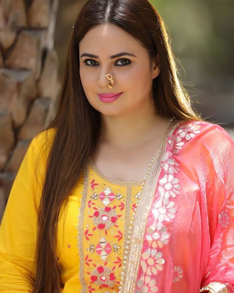 Shalini Kapoor Sagar age, Husband, Boyfriend, Birthday, family, Photos, Net worth, Biography
