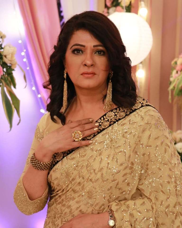 Usha Bachani Age, Husband, जन्म तारीख (Date of Birth}, Children, Son, Family, Photos, Wiki, Biography