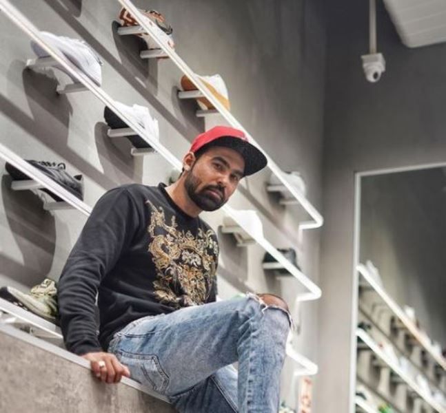 Gaurav Sharma (Gauravzone), Family, Photos, Net Worth, Height, Age, Date of Birth, Wife, Girlfriend, Biography