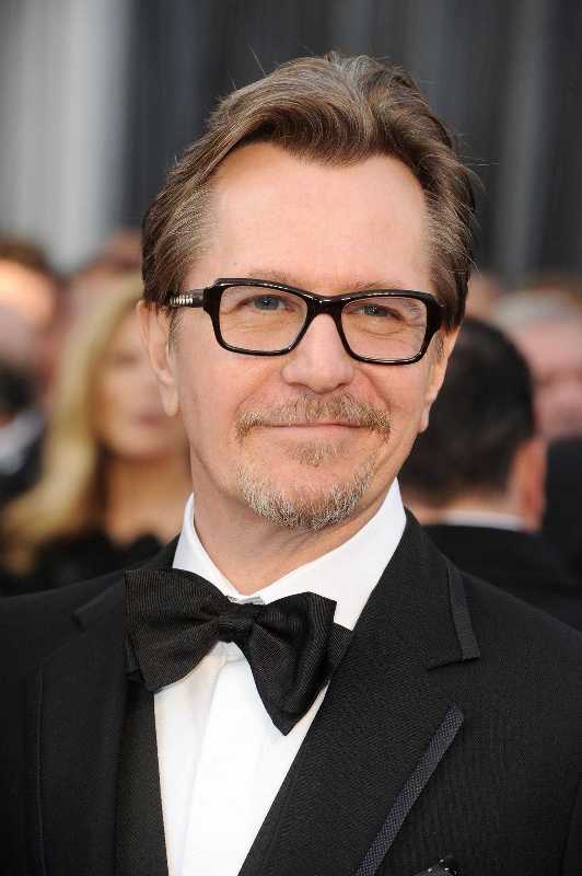 Gary Oldman Wife, Photos, Net Worth, Height, Age, Date of Birth, Family, Girlfriend, Biography