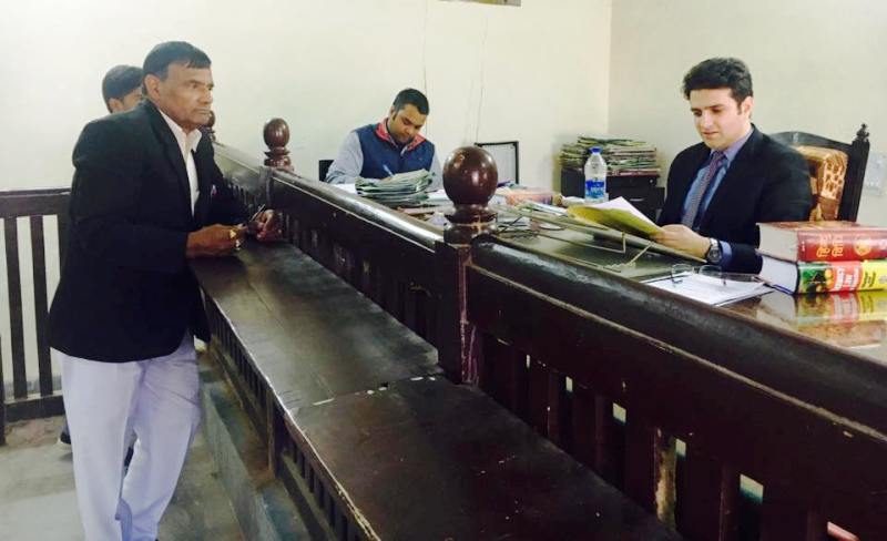 कार्यालय में अतहर आमिर खान