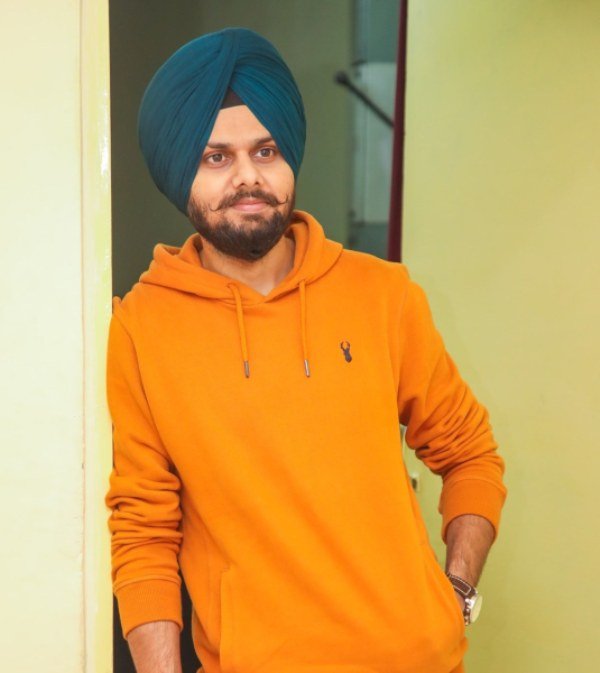 Jaspreet Singh Family, Photos, Net Worth, Height, Age, Date of Birth, Wife, Girlfriend, Biography