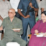 जयललिता (दाएं) और चो रामास्वामी (बाएं)