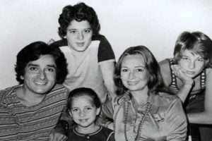 Jennifer Kendal With Her Husband Shashi Kapoor And Children