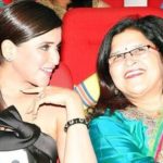 Mannara Chopra with her mother