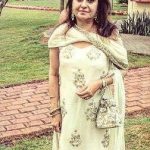 नताशा दलाल मां