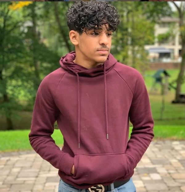 Noor Stars's brother