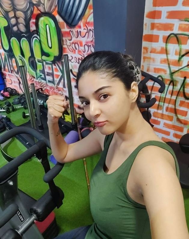 जिम के अंदर सनम शेट्टी