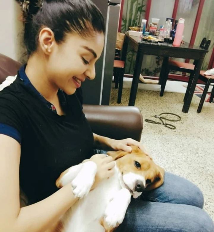 सनम शेट्टी अपने पालतू कुत्ते के साथ