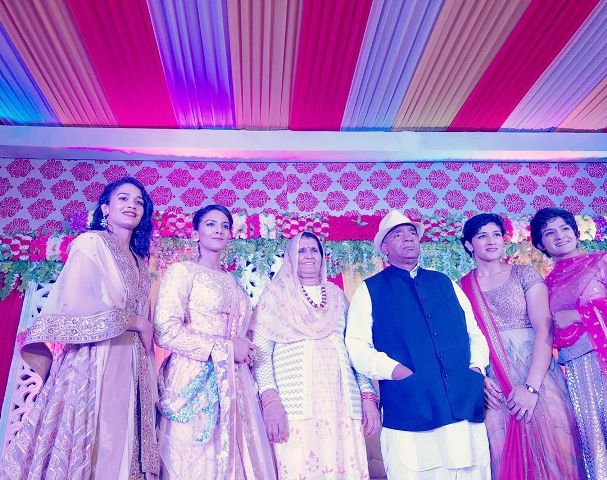 Sangeeta Phogat with her family