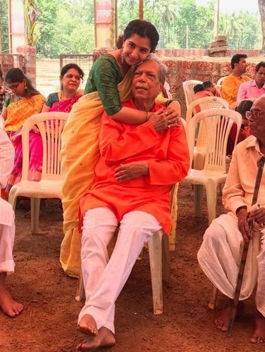 स्नेहलता वसीकर अपने पिता के साथ