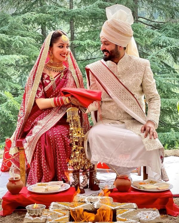 The wedding photo of Yami Gautam and Aditya Dhar