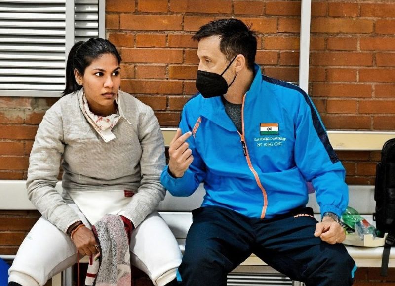 भवानी देवी अपने कोच निकोला ज़ानोटीक के साथ