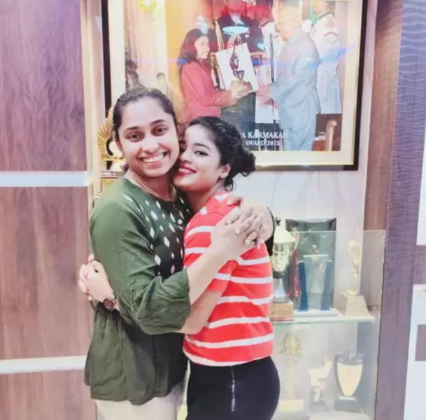 दीपा कर्मकार के साथ प्रणति नायक