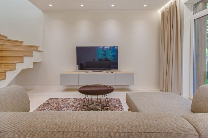 Fail-Proof Tips On How To Brighten Up Your Rental When It Receives Less Natural Light