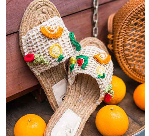 Sliders for Women: A Perfect Sandal Partner for a Beach Getaway 
